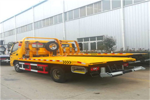 仁化附近拖车救援搭电